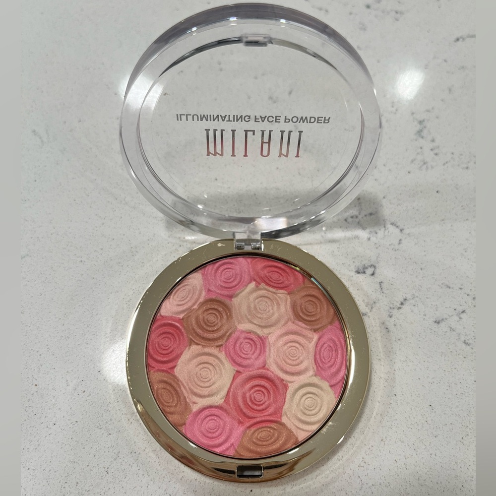 Beautiful Malani Illuminating Face Powder